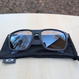 HOLBROOK Authentic Oakley sunglasses for men BRAND NEW IN BOX! PRIZM lenses